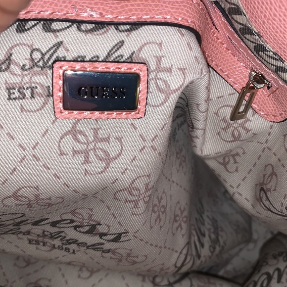 Guess multiple pockets Peach/Pink Handbag Xcellent Condition - Picture 4 of 13